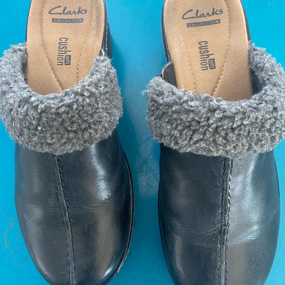 Clarks Black Leather Slip-On Clogs with Gray Fuzzy Trim